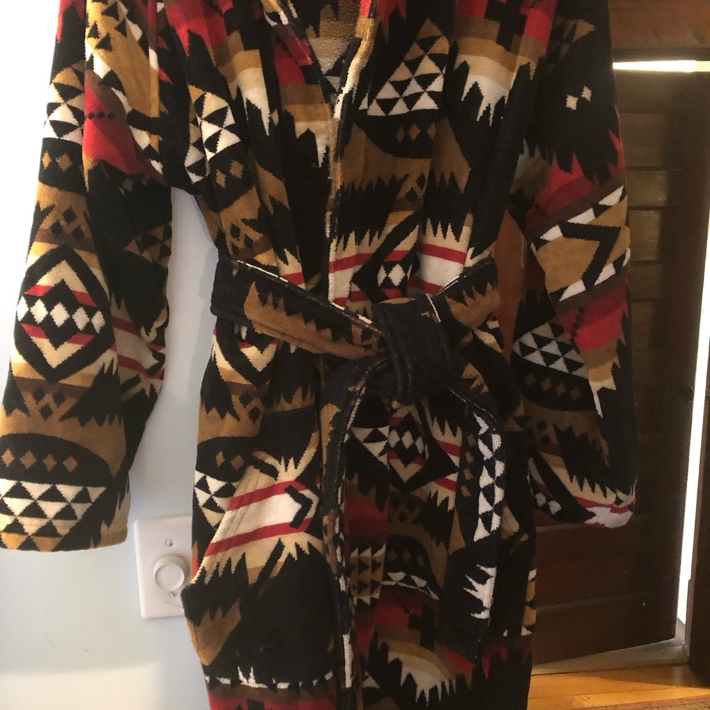 Pendleton iconic Aztec Pattern cotton Terry robe — Black, Brown, Red, Cream - Picture 2 of 5